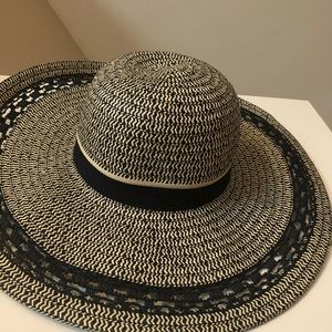 Straw beach hat